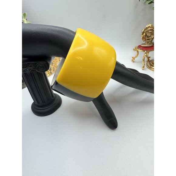 Vintage Retro Lucite Striped Chunky Bangle Bracelet Yellow White And Black - Picture 2 of 6